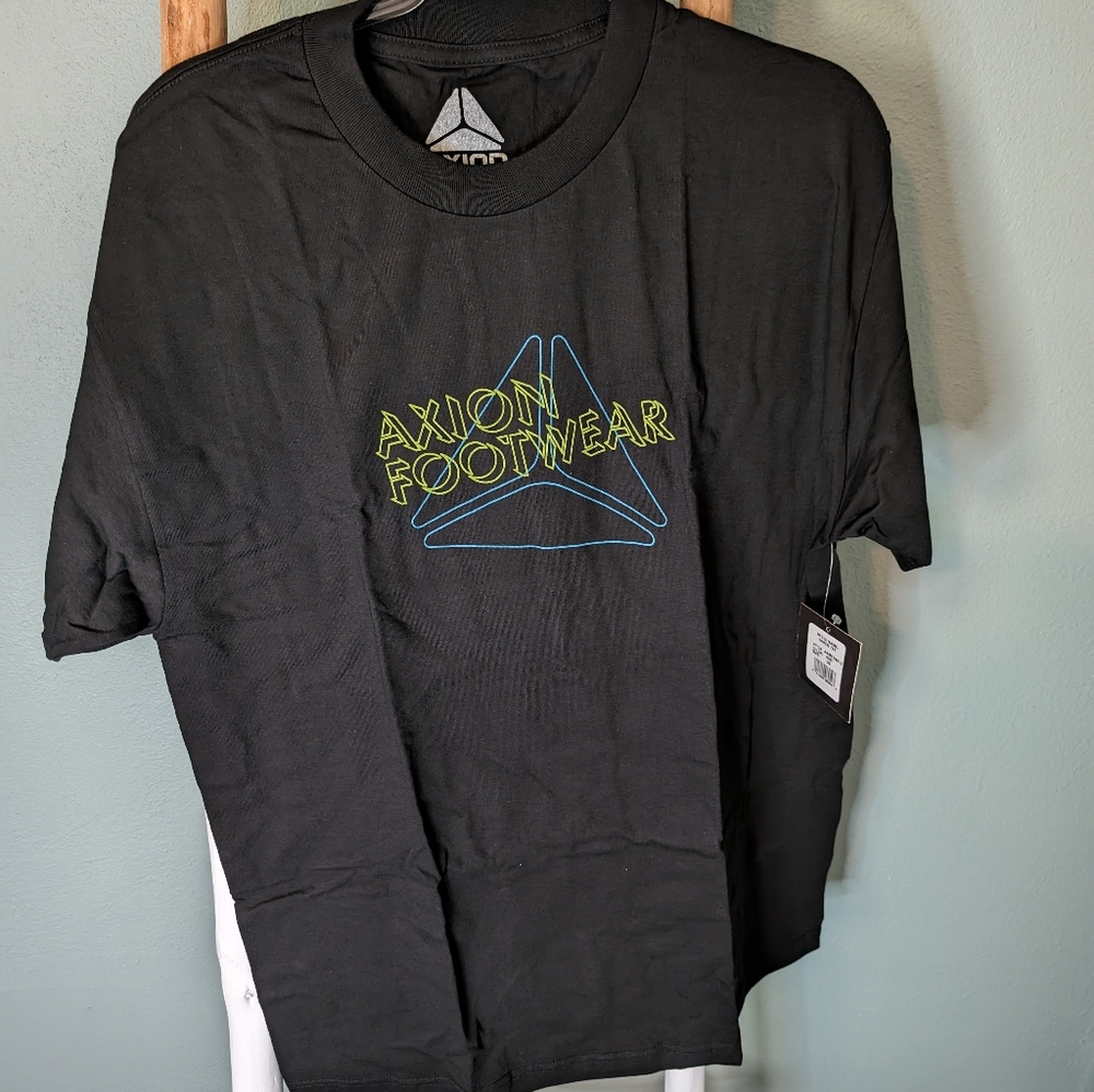 NWT Axion Footwear Wired Tee Large